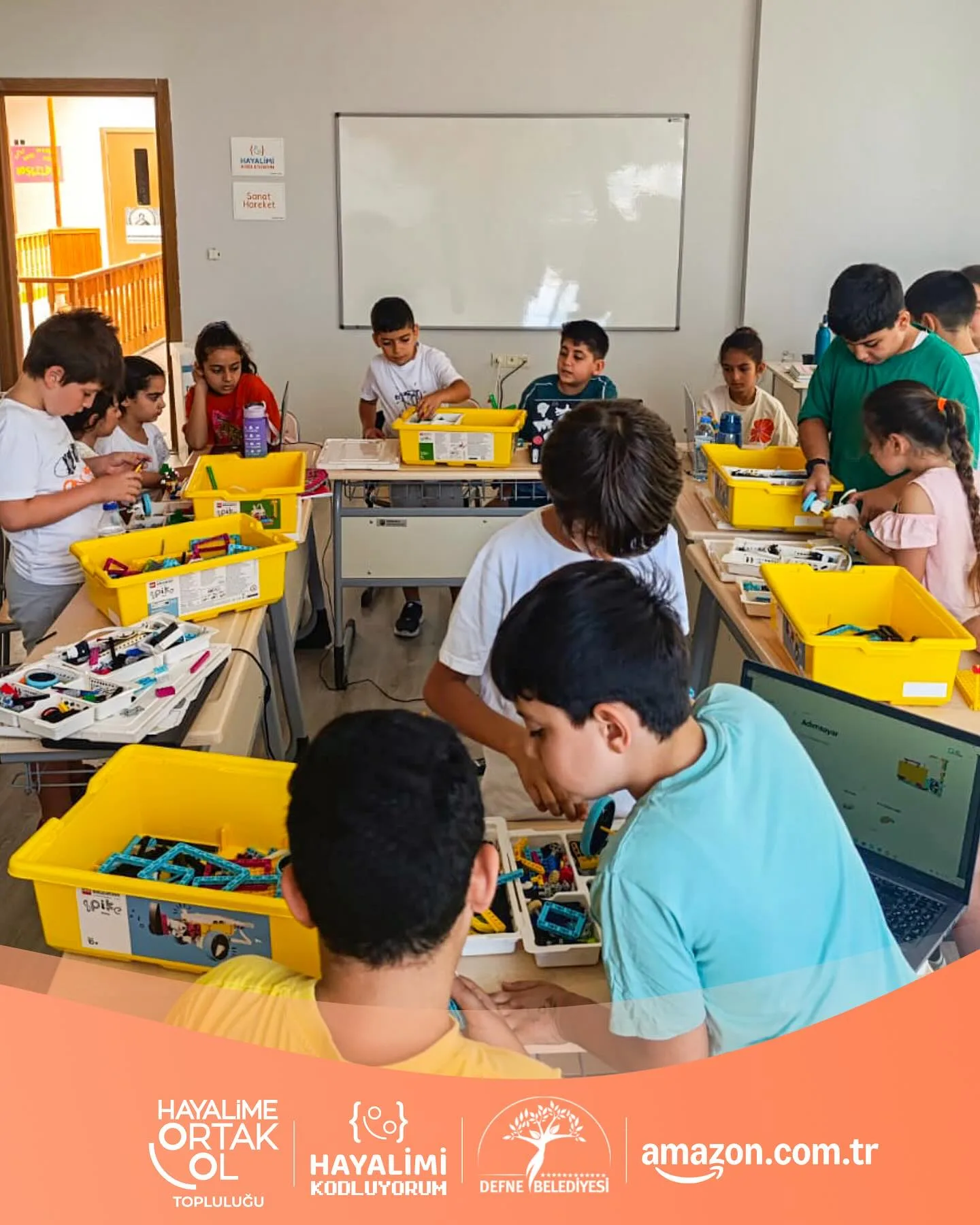 Defne Belediyesi iş birliğiyle Gülümseten Hayaller Yaz Okulu, tüm heyecanıyla devam ediyor! 🧡🌞
Hayalimi Kodluyorum robotik kodlama eğitimleri, İngilizce konuşma, yaratıcı sanat ve eğlenceli grup etkinlikleriyle dolu bu programda çocuklarımız hem öğreniyor hem de keyifli bir yaz deneyimi yaşıyor. 🎨🤖
#HayalimeOrtakOl #AmazonTürkiye #HayalimiKodluyorum #DefneBelediyesi #DünyayıDeğiştir #Hatay
