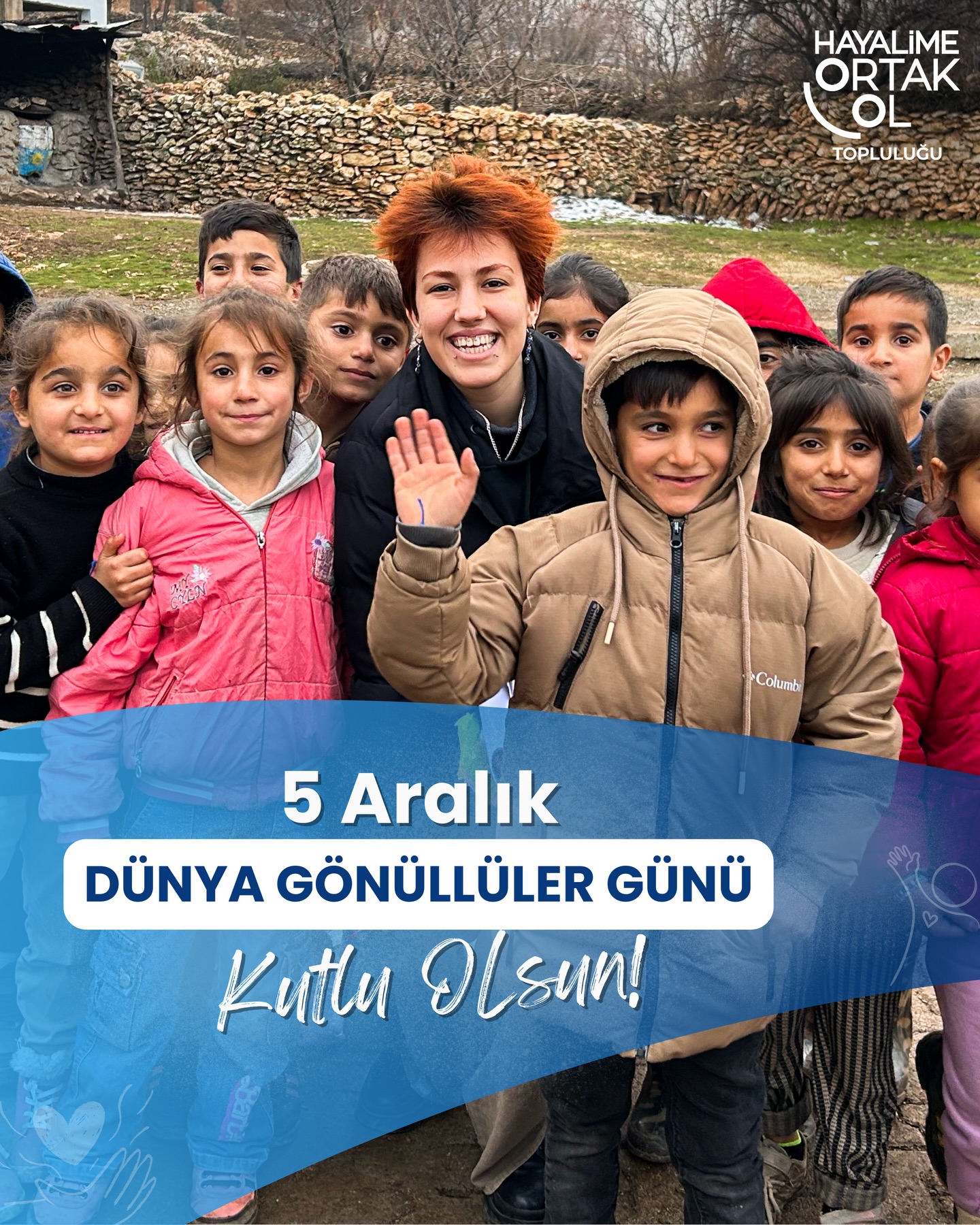 Çocuklarımızın ve gençlerimizin eğitim, spor, sanat ve teknoloji alanlarında fırsat eşitliğini sağlamak adına yürüttüğümüz çalışmalarımıza destek veren tüm gönüllülerimize sonsuz teşekkür ediyoruz. Sevgi ve kararlılıkla inşa ettiğimiz bu aydınlık geleceğe yaptığınız katkılar, toplumumuzun yarınlarını daha güçlü ve umut dolu hale getiriyor. Sizin özveriniz, ortak hayallerimizi gerçeğe dönüştürüyor. 5 Aralık Dünya Gönüllüler Günü Kutlu Olsun! 💙✨🙏