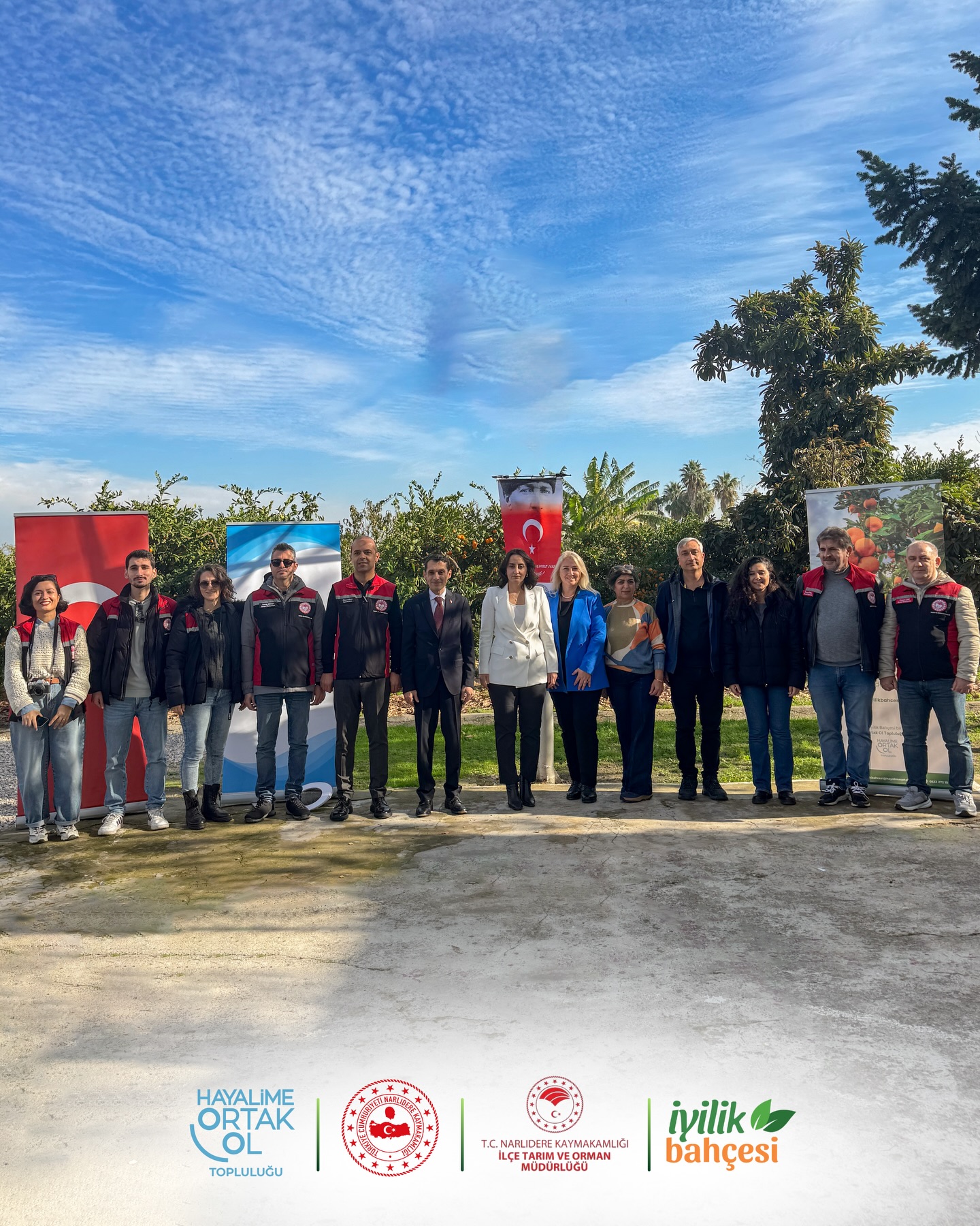 Bugün İyilik Bahçemizi ziyaret eden Narlıdere Kaymakamı Sayın Kadir Taner Eser, Narlıdere İlçe Milli Eğitim Müdürü Sayın Zeynep Başdaş, Hasan İçyer İlkokulu Müdürü Sayın Hakan Baştürk, Narlıdere Tarım İlçe ve Orman Müdürü Sayın Ömer Güler’e ve tüm ekiplerine nazik ziyaretleri için teşekkür ederiz. 🙏🏼
Bahçemize gösterdikleri ilgi ve sundukları destek, eğitimde fırsat eşitliğini güçlendirmek ve çocuklarımızın geleceğine katkı sağlamak amacıyla yürüttüğümüz çalışmalara anlam kattı. 🧡